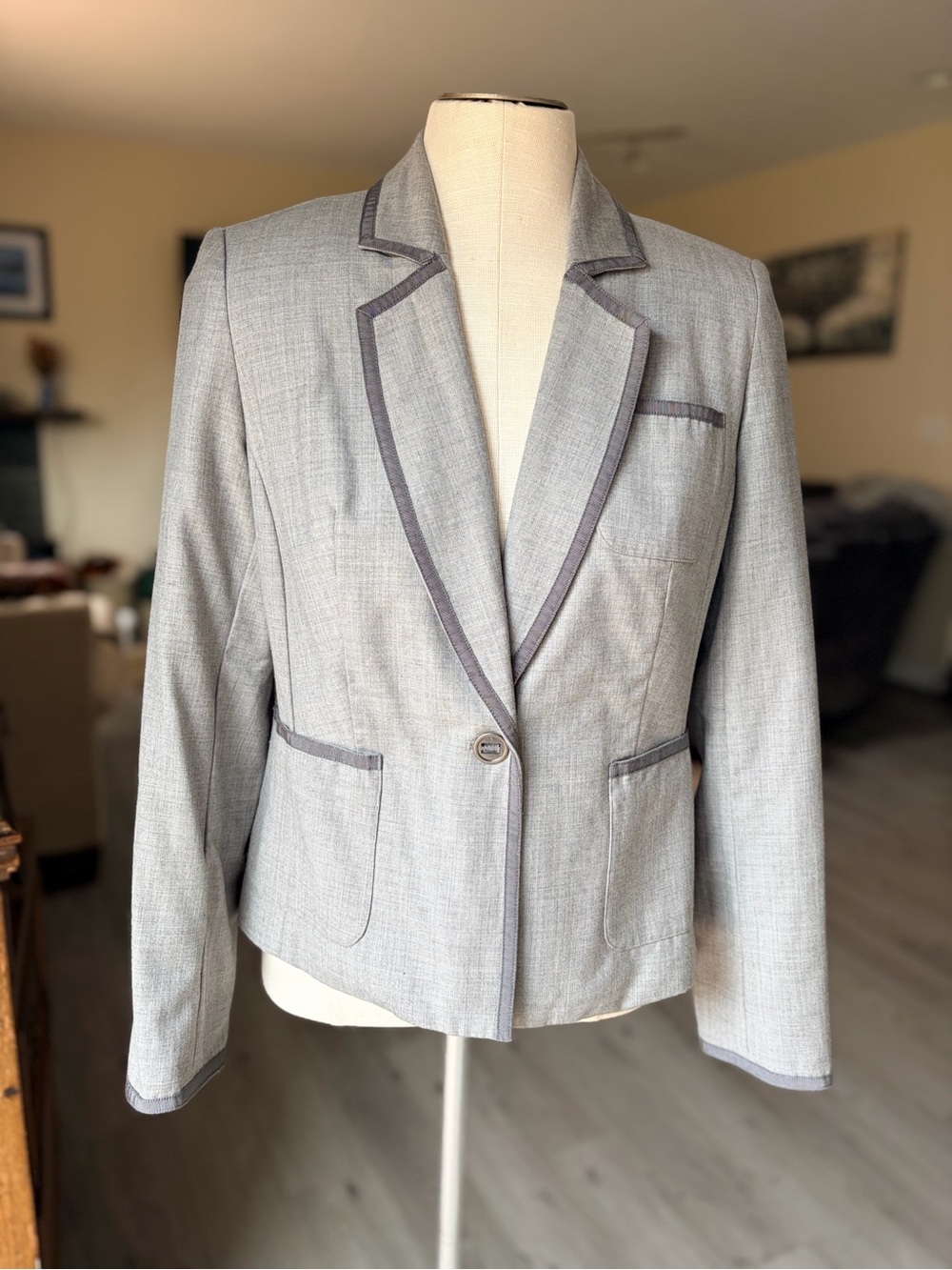 Edina Ronay Light Gray Wool/Cashmere Piped Single-Button Blazer